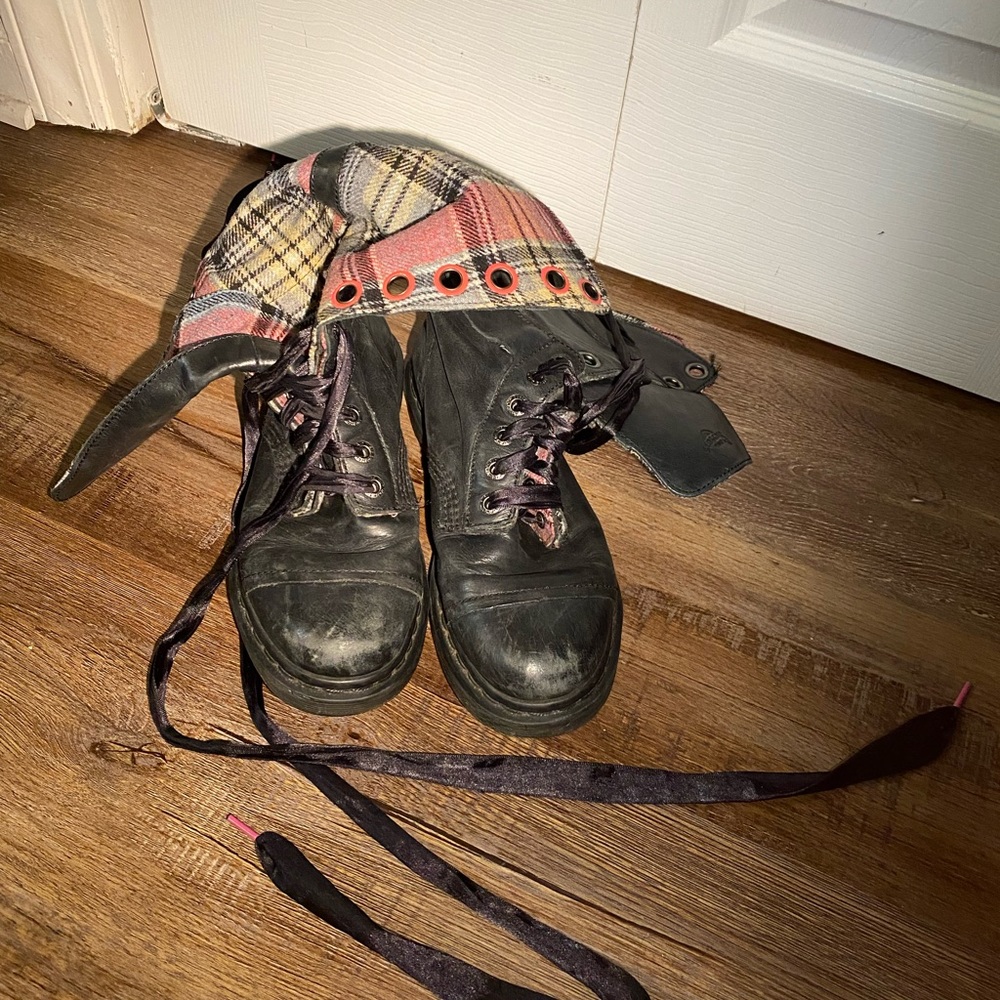 Dr. Martens 1914 Triumph 12 hole leather boots